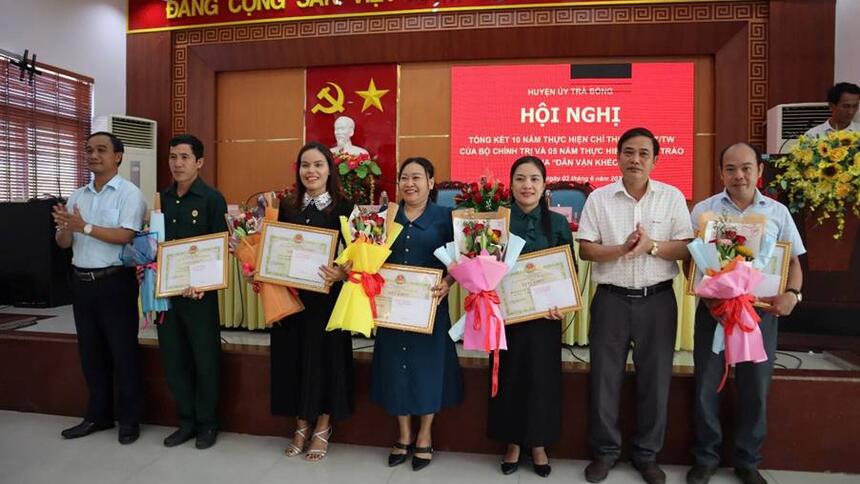 TRÀ BỒNG TỔNG KẾT 10 NĂM THỰC HIỆN CHỈ THỊ 05-CT/TW NGÀY 15/5/2016 CỦA BỘ CHÍNH TRỊ VÀ 5 NĂM THỰC HIỆN PHONG TRÀO THI ĐUA “DÂN VẬN KHÉO”
