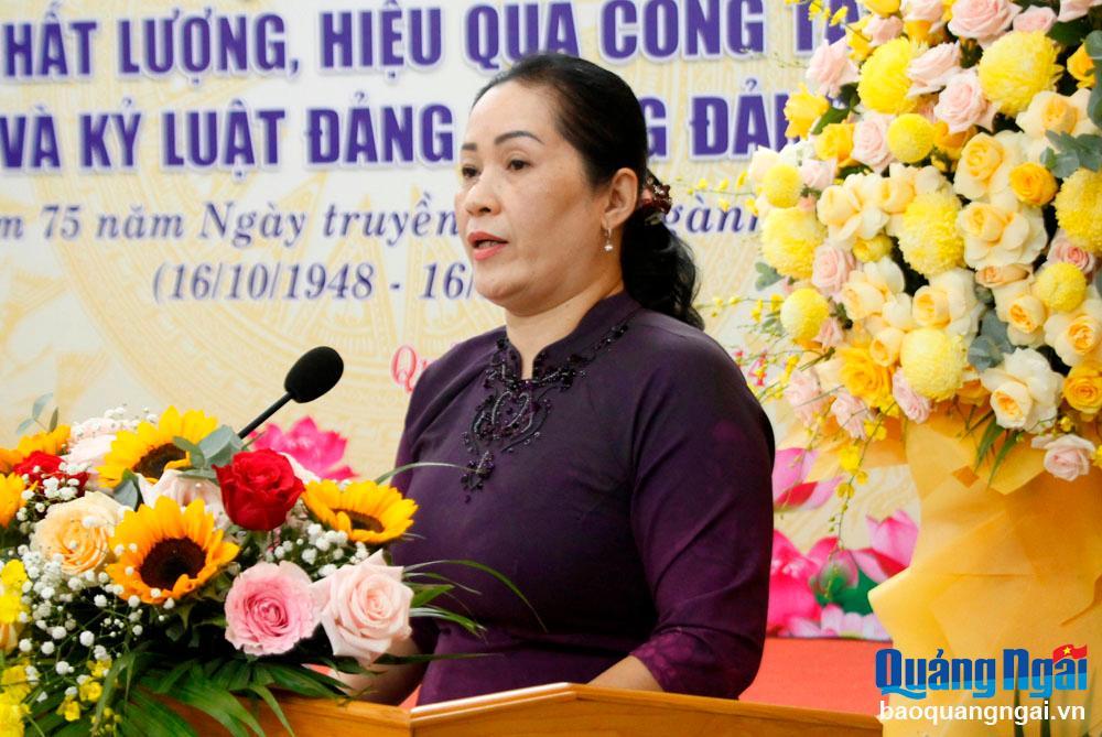 Phó Bí thư Tỉnh ủy Đinh Thị Hồng Minh phát biểu tại buổi tọa đàm.