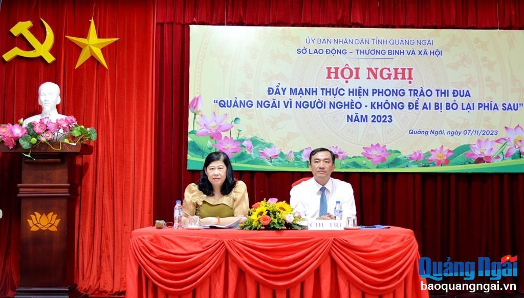 Lãnh đạo Sở LĐ-TB&XH và Ban Thi đua - Khen thưởng tỉnh chủ trì hội nghị.