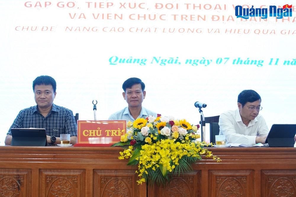 Bí thư Thành uỷ Quảng Ngãi Ngô Văn Trọng cùng các đồng chí trong Thường trực Thành uỷ Quảng Ngãi chủ trì buổi tiếp xúc, đối thoại.