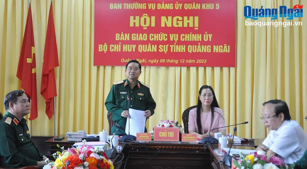 Trung tướng Trịnh Đình Thạch - Bí thư Đảng ủy, Chính ủy Quân khu 5 phát biểu chỉ đạo hội nghị