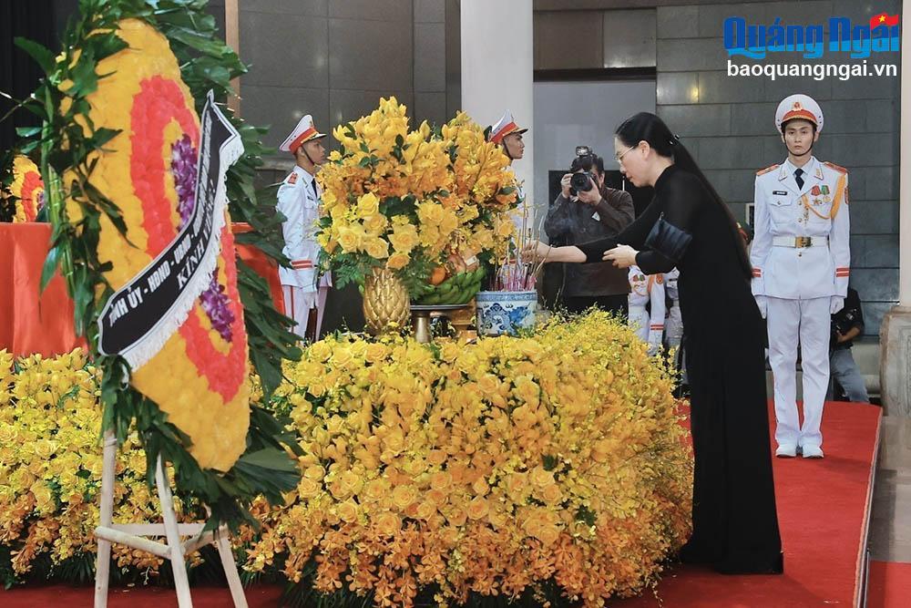 Ủy viên Trung ương Đảng, Bí thư Tỉnh ủy, Chủ tịch HĐND tỉnh Quảng Ngãi Bùi Thị Quỳnh Vân